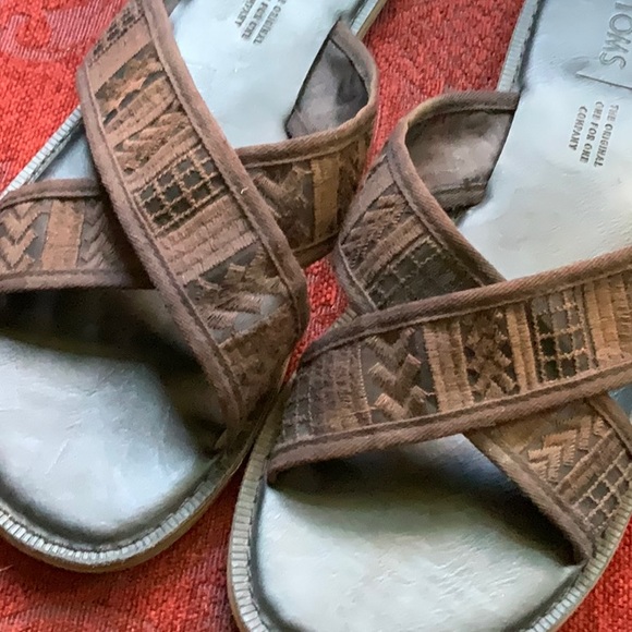 Toms leather canvas slip on sandal dark brown size 8W - Picture 3 of 5